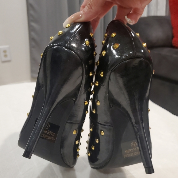 Fahrenheit Women's Gold Studded Pumps Dark Blue Size 7.5 - Picture 5 of 10